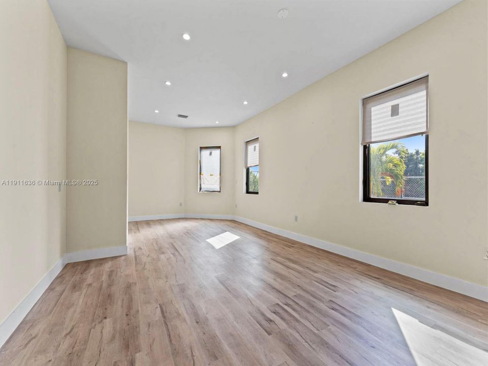 For Sale: $1,150,000 (4 beds, 4 baths, 2600 Square Feet)