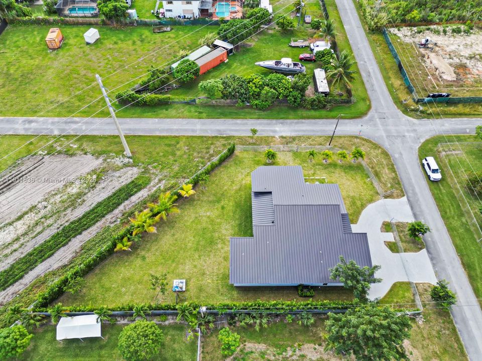 For Sale: $1,150,000 (4 beds, 4 baths, 2600 Square Feet)