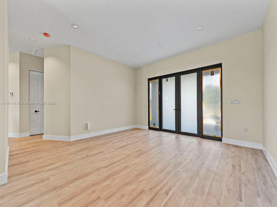 For Sale: $1,150,000 (4 beds, 4 baths, 2600 Square Feet)