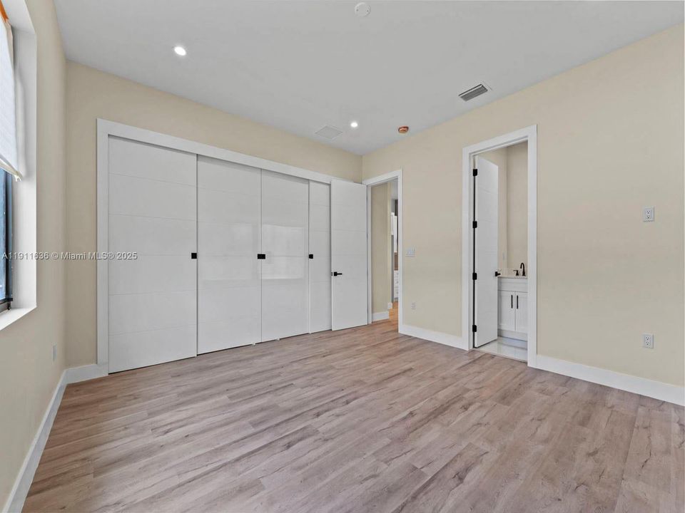 For Sale: $1,150,000 (4 beds, 4 baths, 2600 Square Feet)