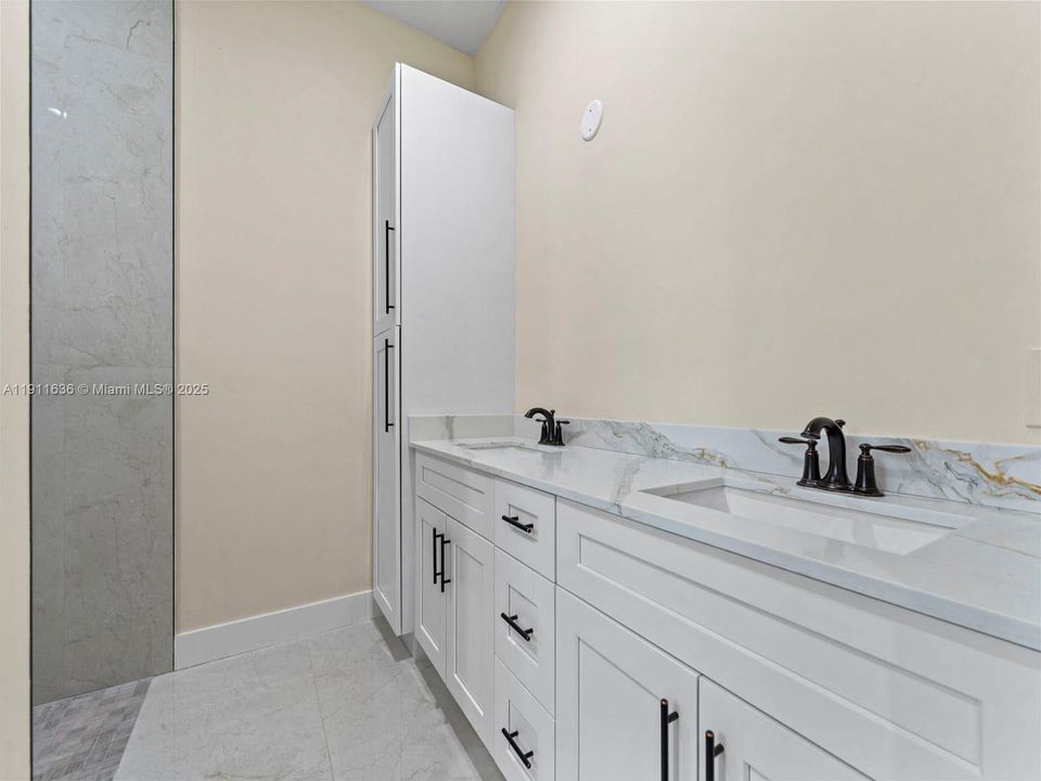 For Sale: $1,150,000 (4 beds, 4 baths, 2600 Square Feet)