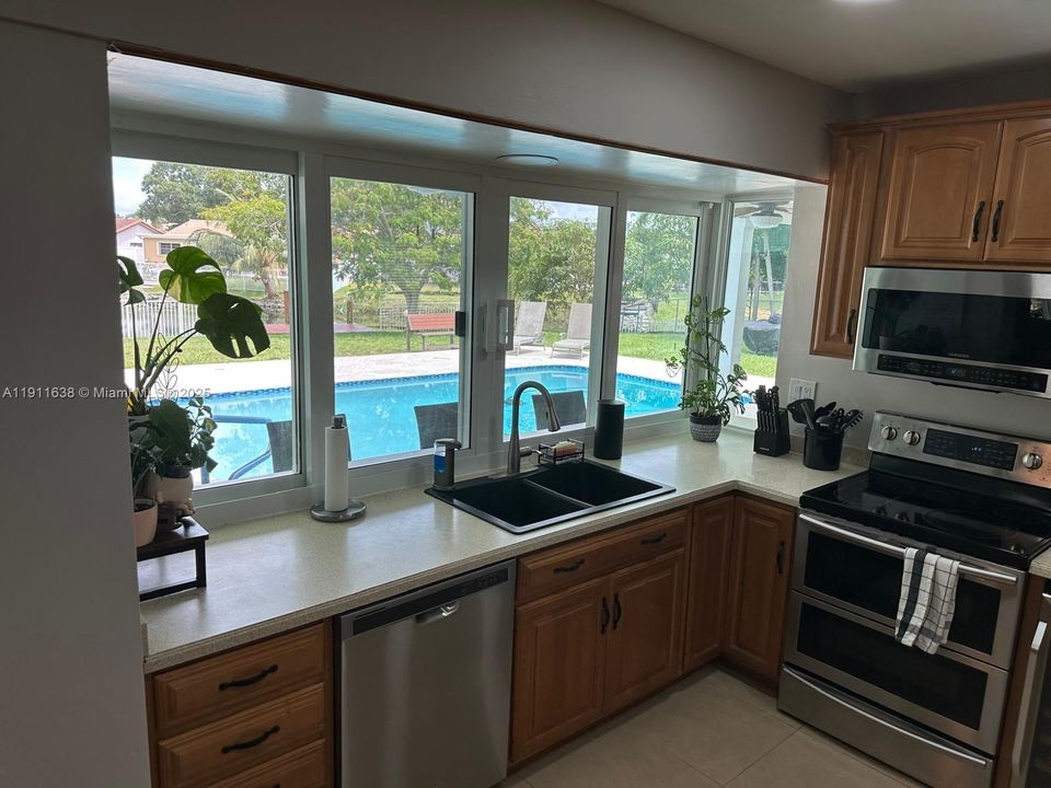 For Rent: $5,750 (4 beds, 2 baths, 1900 Square Feet)