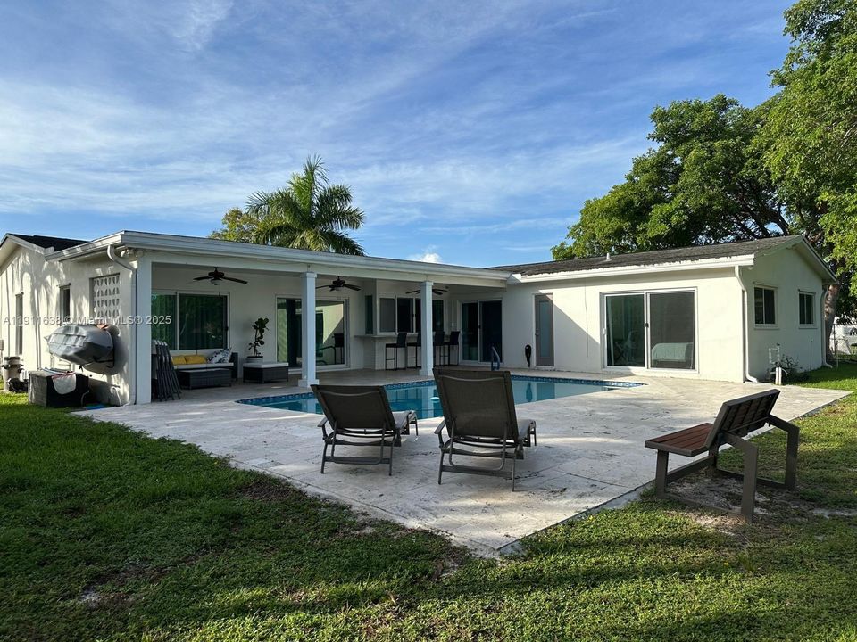 For Rent: $5,750 (4 beds, 2 baths, 1900 Square Feet)