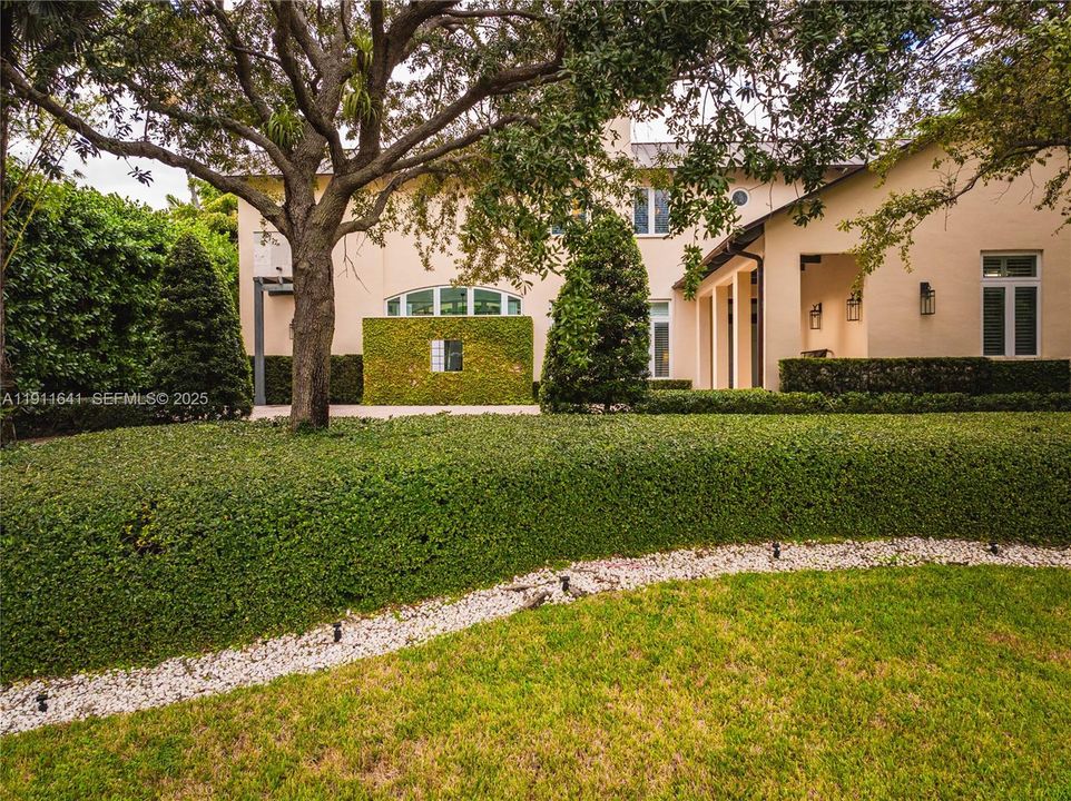 For Sale: $8,400,000 (5 beds, 5 baths, 5230 Square Feet)