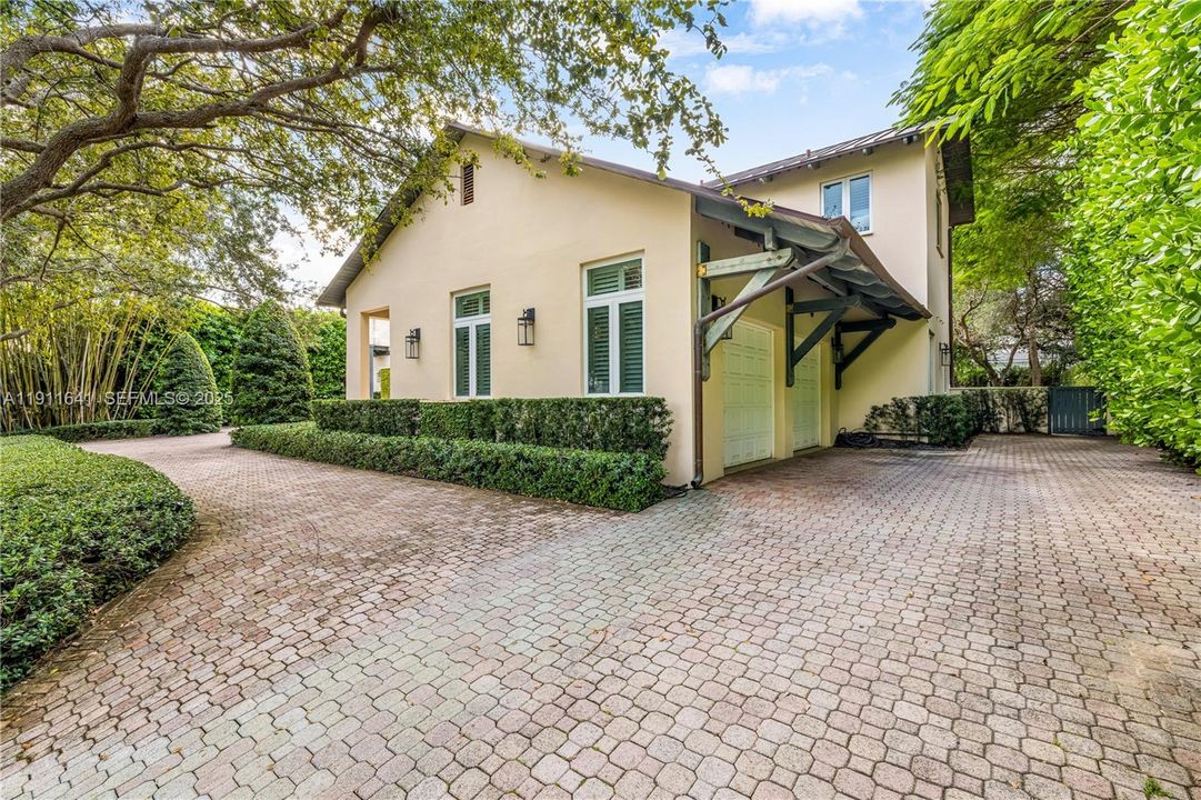 For Sale: $8,400,000 (5 beds, 5 baths, 5230 Square Feet)