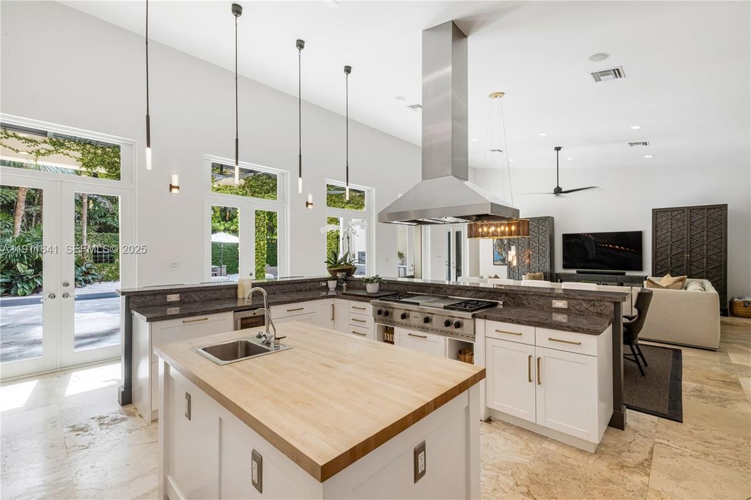 For Sale: $8,400,000 (5 beds, 5 baths, 5230 Square Feet)