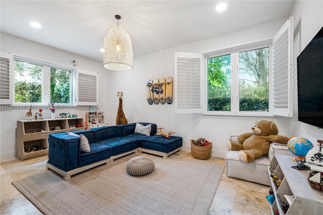 For Sale: $8,400,000 (5 beds, 5 baths, 5230 Square Feet)