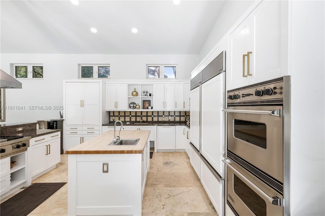 For Sale: $8,400,000 (5 beds, 5 baths, 5230 Square Feet)