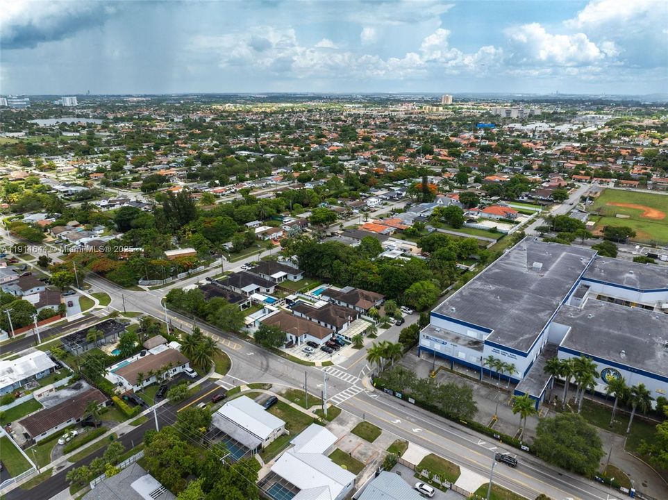 В аренду: $6,500 (4 спален, 3 ванн, 2011 Квадратных фут)