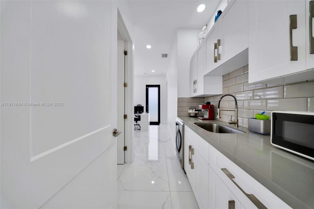 В аренду: $6,500 (4 спален, 3 ванн, 2011 Квадратных фут)