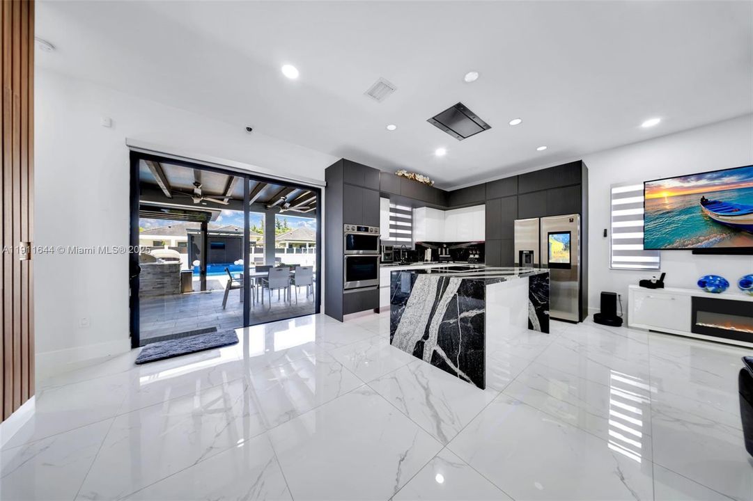 В аренду: $6,500 (4 спален, 3 ванн, 2011 Квадратных фут)