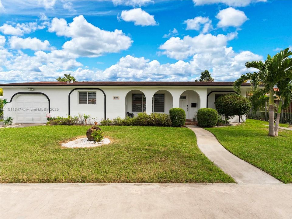 待售: $699,000 (4 贝兹, 3 浴室, 1346 平方英尺)