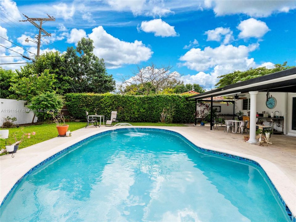 待售: $699,000 (4 贝兹, 3 浴室, 1346 平方英尺)