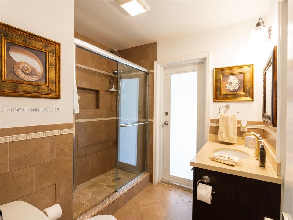 待售: $699,000 (4 贝兹, 3 浴室, 1346 平方英尺)