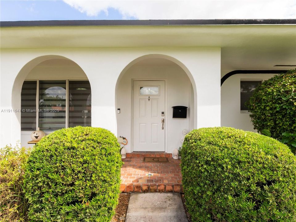 待售: $699,000 (4 贝兹, 3 浴室, 1346 平方英尺)