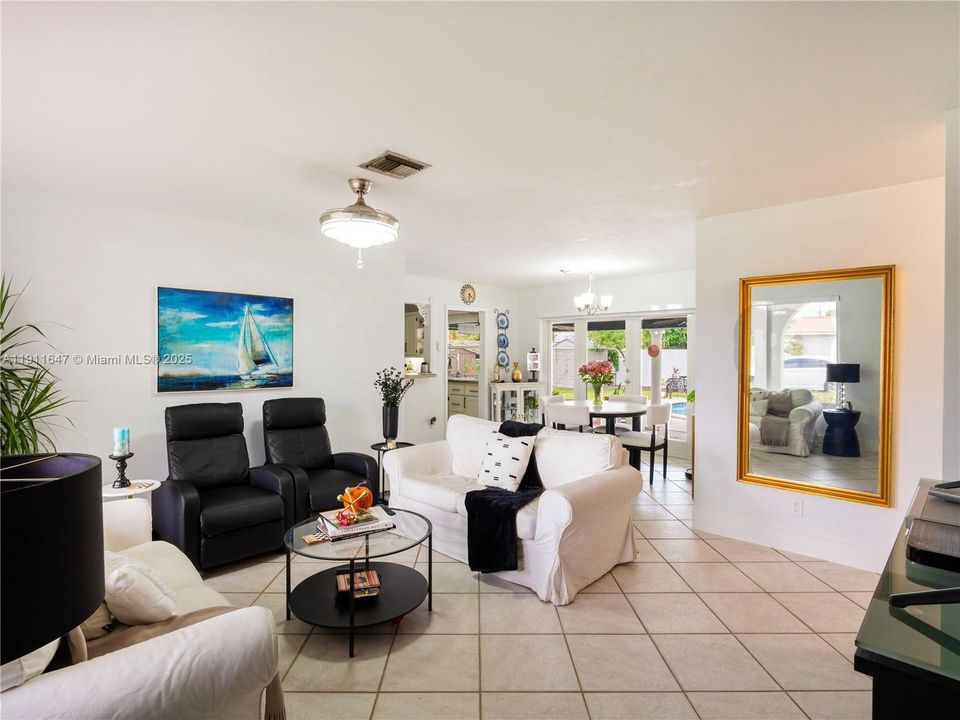 待售: $699,000 (4 贝兹, 3 浴室, 1346 平方英尺)