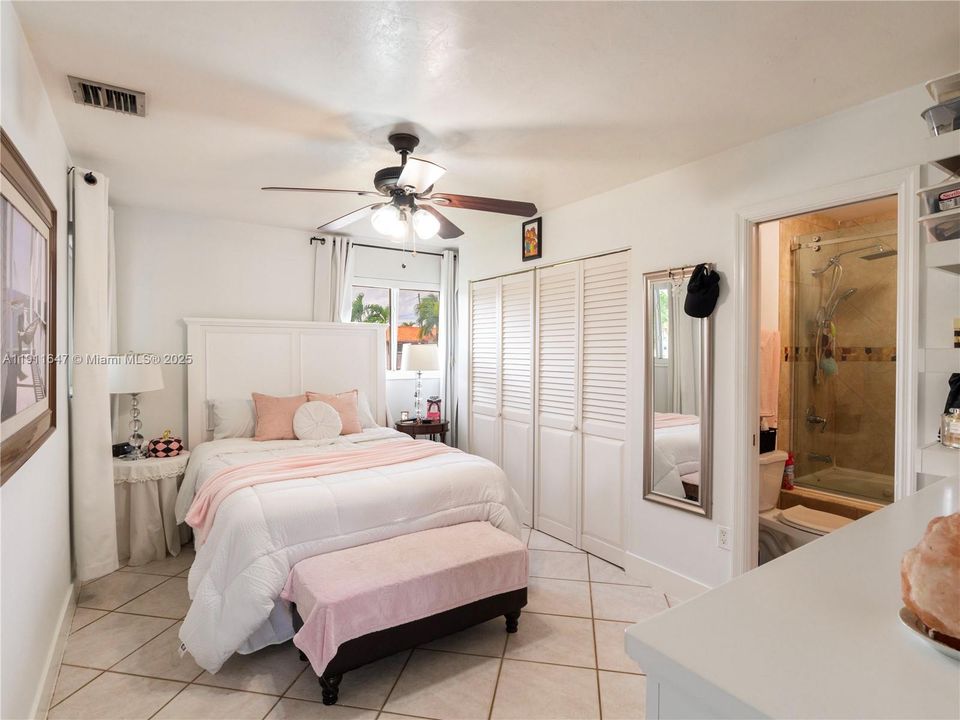 待售: $699,000 (4 贝兹, 3 浴室, 1346 平方英尺)