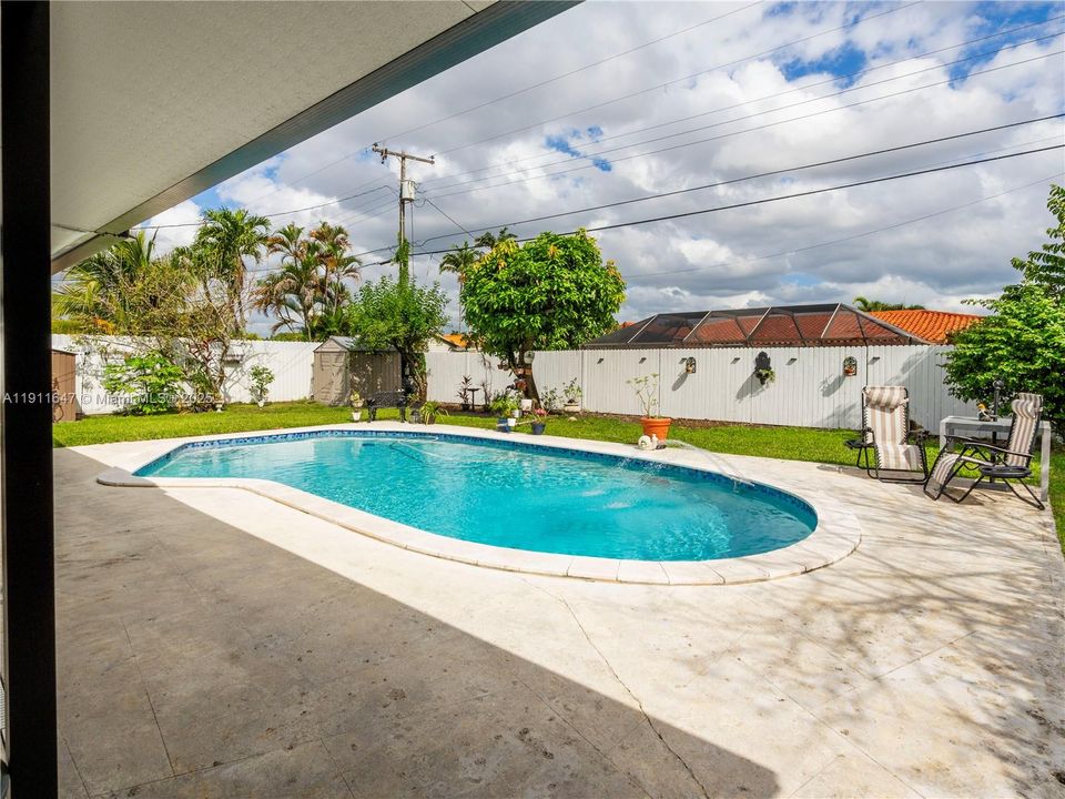 待售: $699,000 (4 贝兹, 3 浴室, 1346 平方英尺)