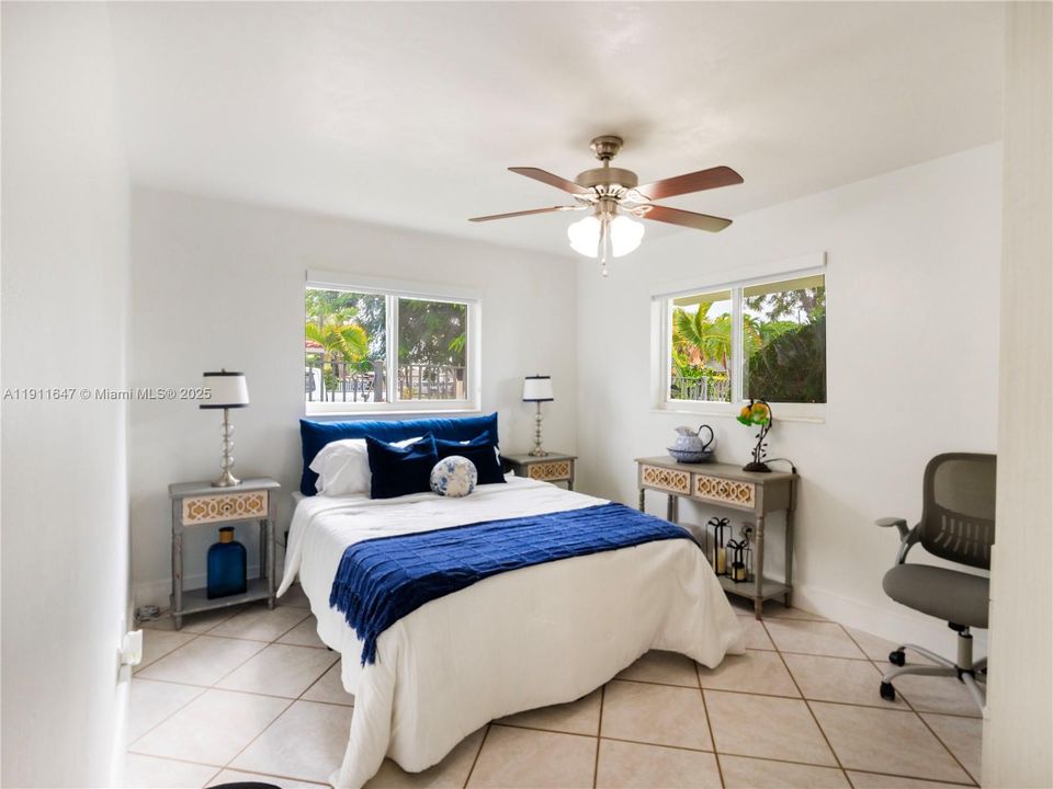 待售: $699,000 (4 贝兹, 3 浴室, 1346 平方英尺)