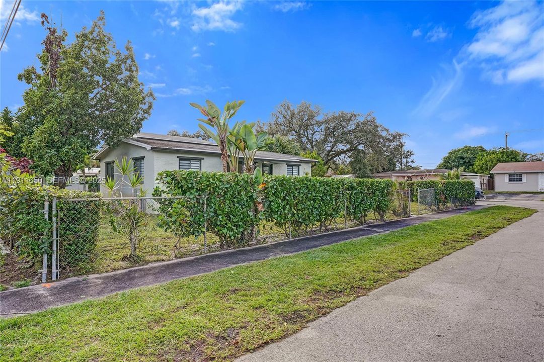 Active With Contract: $549,000 (4 beds, 3 baths, 1920 Square Feet)