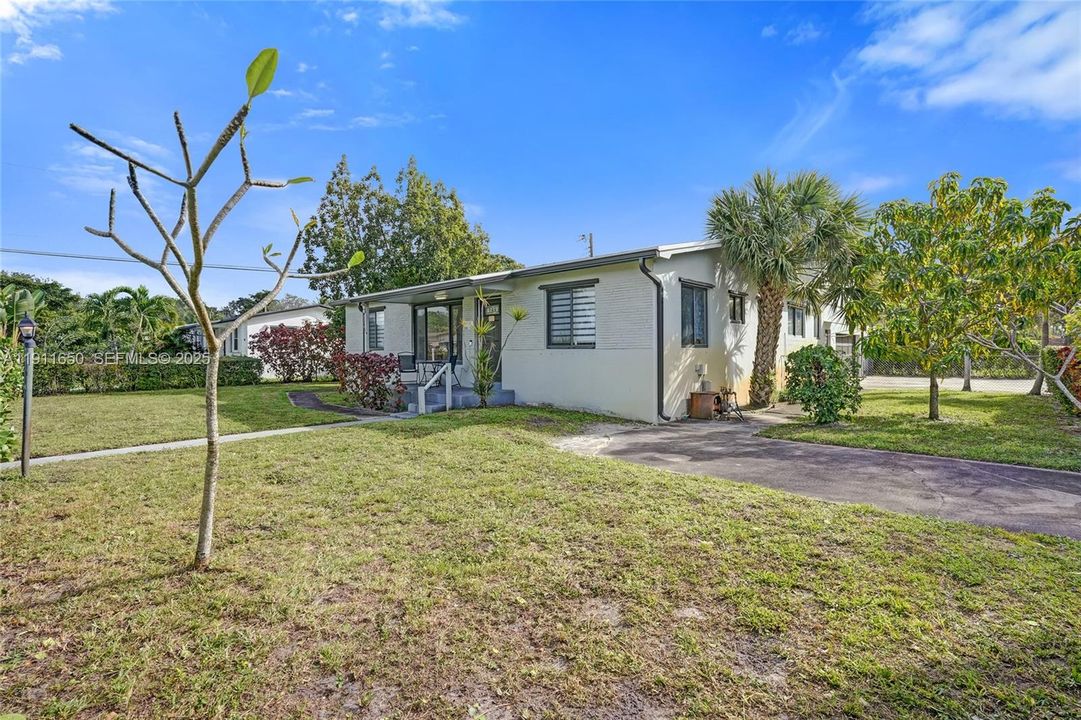 Active With Contract: $549,000 (4 beds, 3 baths, 1920 Square Feet)