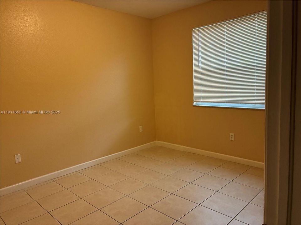 Activo con contrato: $1,650 (2 camas, 2 baños, 914 Pies cuadrados)