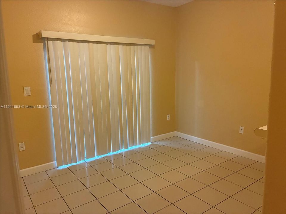 Activo con contrato: $1,650 (2 camas, 2 baños, 914 Pies cuadrados)