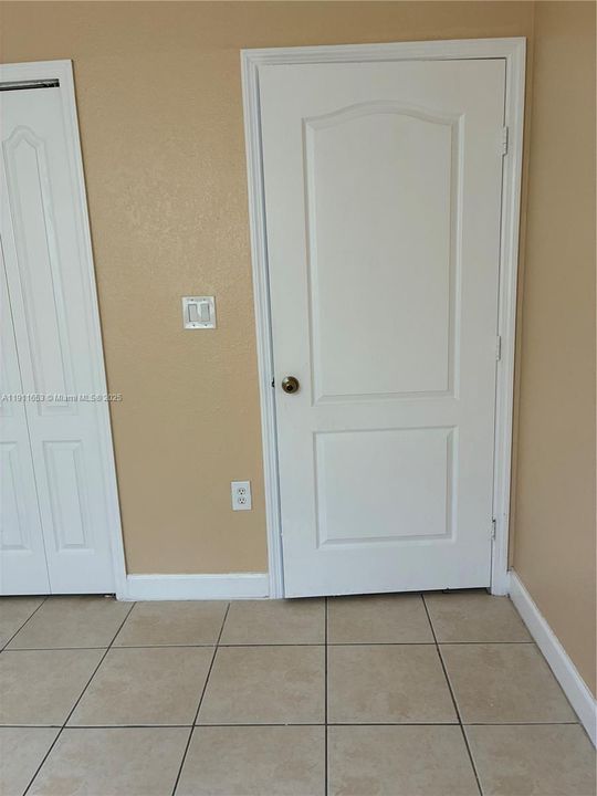 Activo con contrato: $1,650 (2 camas, 2 baños, 914 Pies cuadrados)