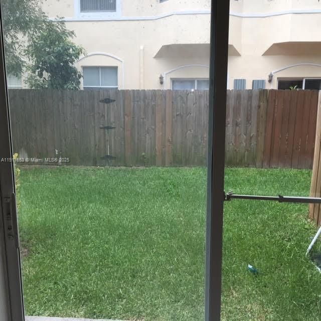 Activo con contrato: $1,650 (2 camas, 2 baños, 914 Pies cuadrados)