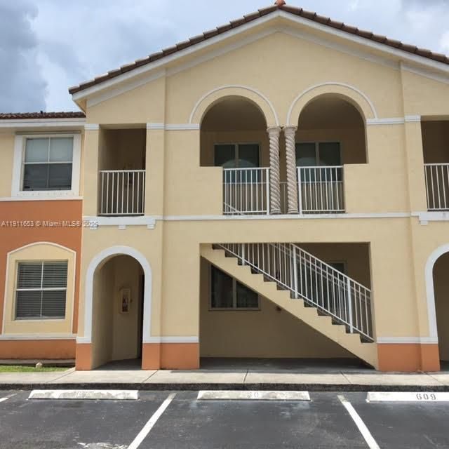 Activo con contrato: $1,650 (2 camas, 2 baños, 914 Pies cuadrados)