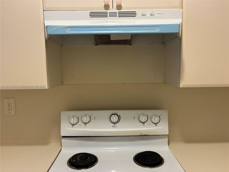 Activo con contrato: $1,650 (2 camas, 2 baños, 914 Pies cuadrados)