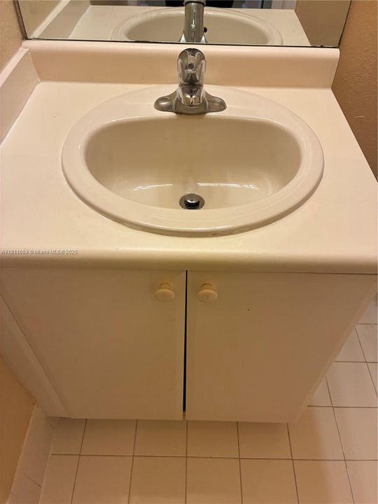 Activo con contrato: $1,650 (2 camas, 2 baños, 914 Pies cuadrados)