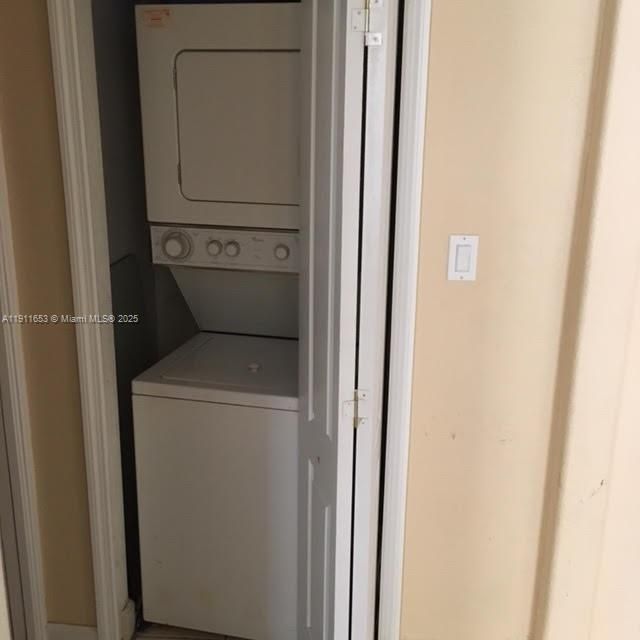 Activo con contrato: $1,650 (2 camas, 2 baños, 914 Pies cuadrados)