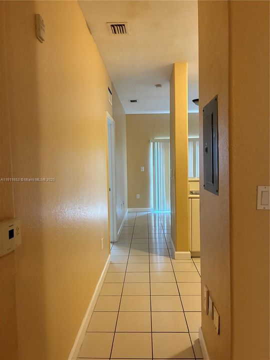 Activo con contrato: $1,650 (2 camas, 2 baños, 914 Pies cuadrados)