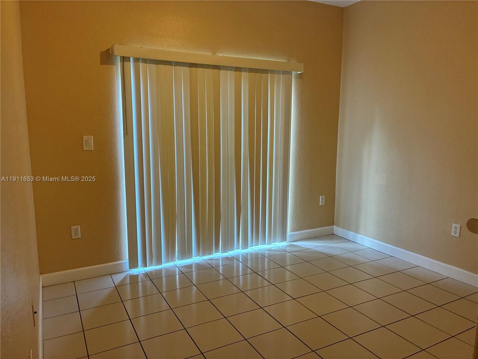 Activo con contrato: $1,650 (2 camas, 2 baños, 914 Pies cuadrados)