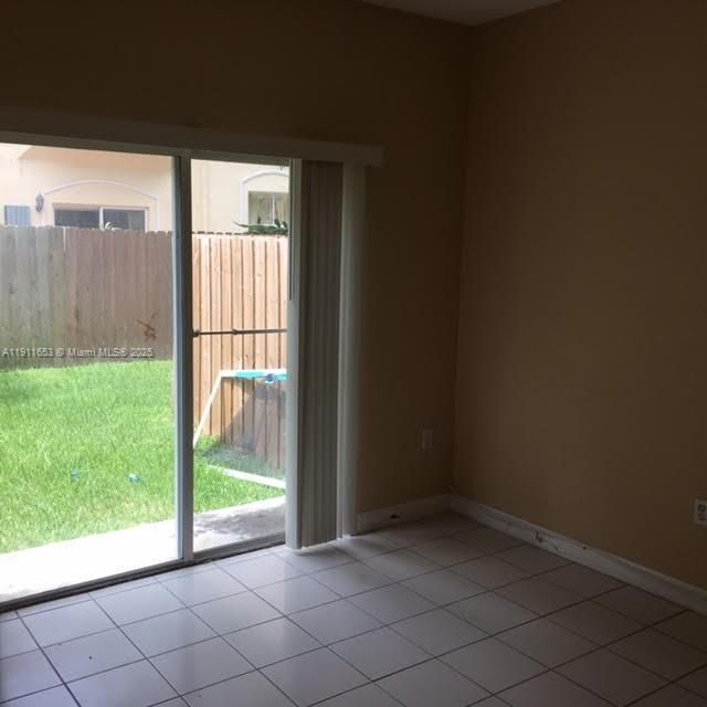 Activo con contrato: $1,650 (2 camas, 2 baños, 914 Pies cuadrados)