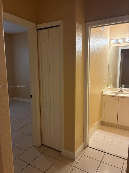 Activo con contrato: $1,650 (2 camas, 2 baños, 914 Pies cuadrados)