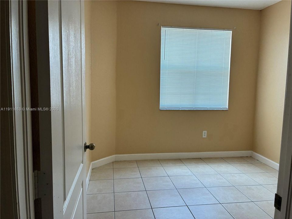 Activo con contrato: $1,650 (2 camas, 2 baños, 914 Pies cuadrados)