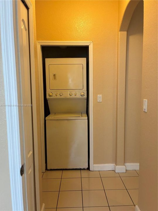 Activo con contrato: $1,650 (2 camas, 2 baños, 914 Pies cuadrados)