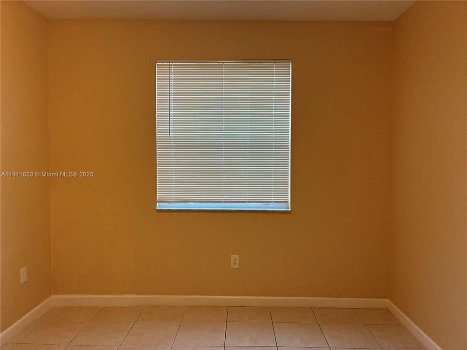 Activo con contrato: $1,650 (2 camas, 2 baños, 914 Pies cuadrados)