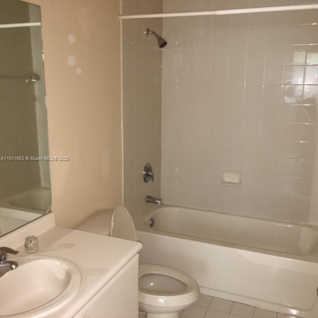 Activo con contrato: $1,650 (2 camas, 2 baños, 914 Pies cuadrados)