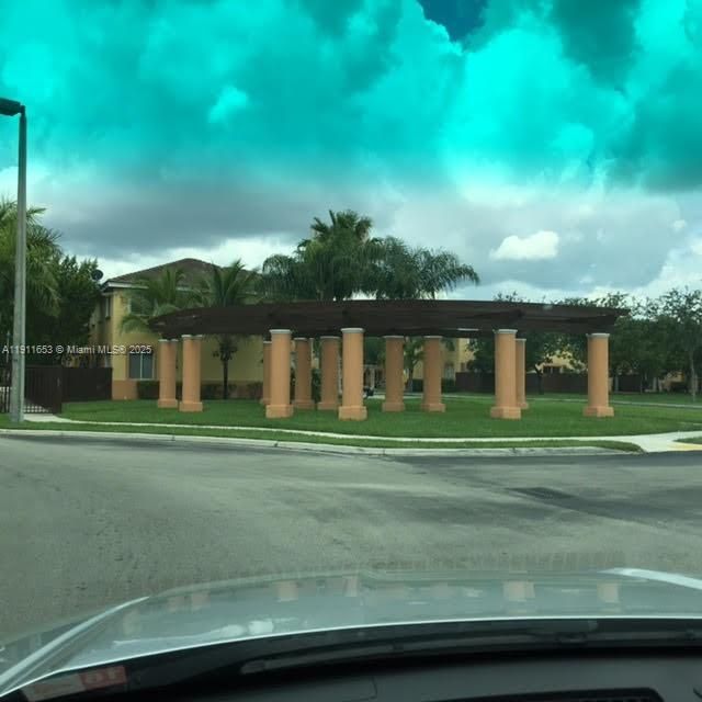 Activo con contrato: $1,650 (2 camas, 2 baños, 914 Pies cuadrados)