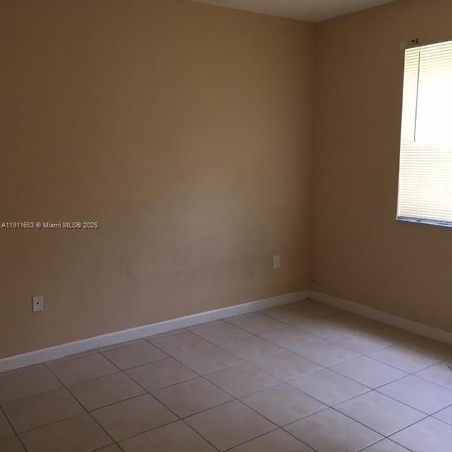 Activo con contrato: $1,650 (2 camas, 2 baños, 914 Pies cuadrados)