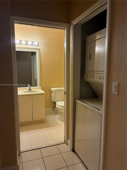 Activo con contrato: $1,650 (2 camas, 2 baños, 914 Pies cuadrados)