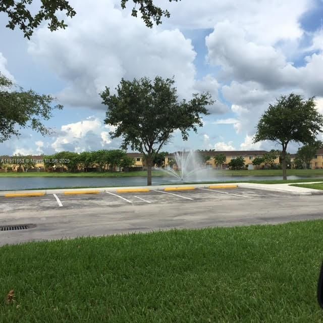 Activo con contrato: $1,650 (2 camas, 2 baños, 914 Pies cuadrados)