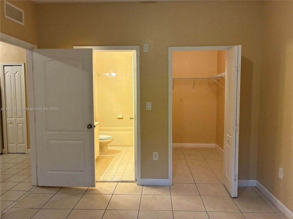 Activo con contrato: $1,650 (2 camas, 2 baños, 914 Pies cuadrados)