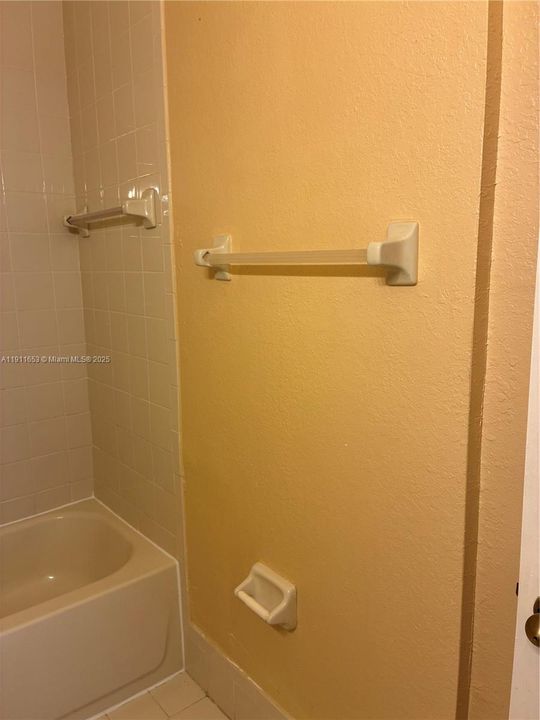 Activo con contrato: $1,650 (2 camas, 2 baños, 914 Pies cuadrados)