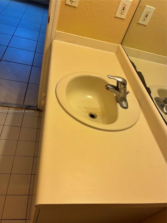 Activo con contrato: $1,650 (2 camas, 2 baños, 914 Pies cuadrados)