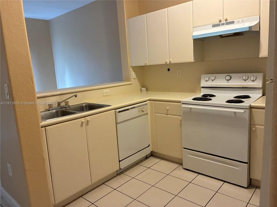 Activo con contrato: $1,650 (2 camas, 2 baños, 914 Pies cuadrados)