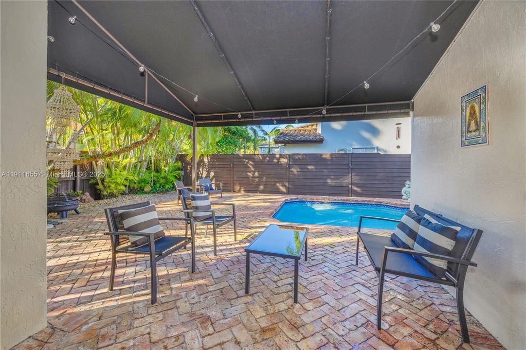 Active With Contract: $4,450 (3 beds, 2 baths, 1733 Square Feet)